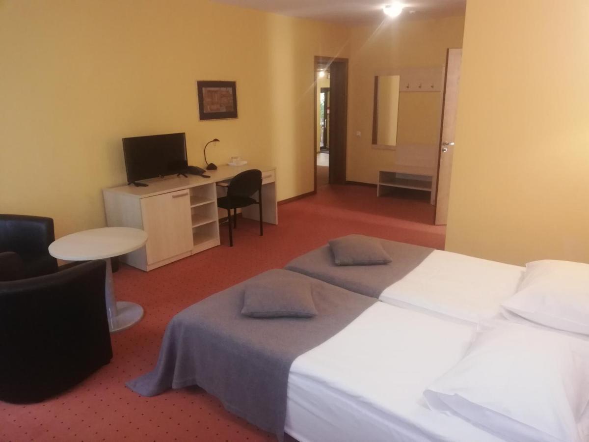 Hotel Senas Namas Алитус Екстериор снимка