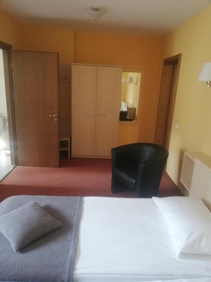 Hotel Senas Namas Алитус Екстериор снимка